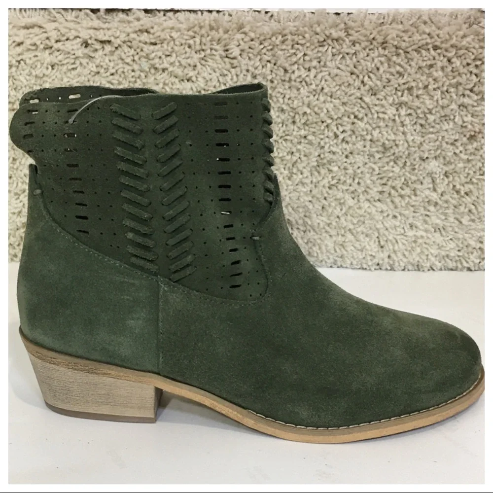 New Coldwater Creek EL PASO SUEDE BOOTS